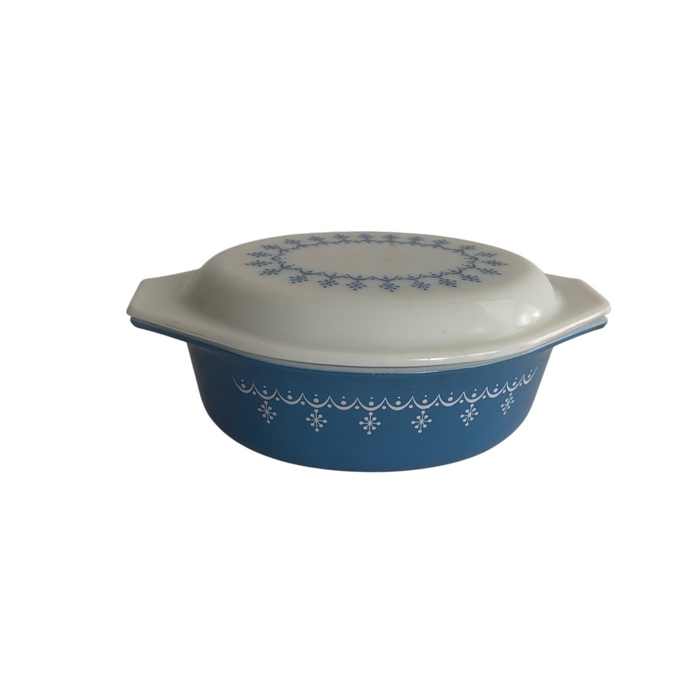 Vintage Pyrex Snowflake Blue 1.5 Qt Oval Casserole Dish with Lid 043 Made in USA